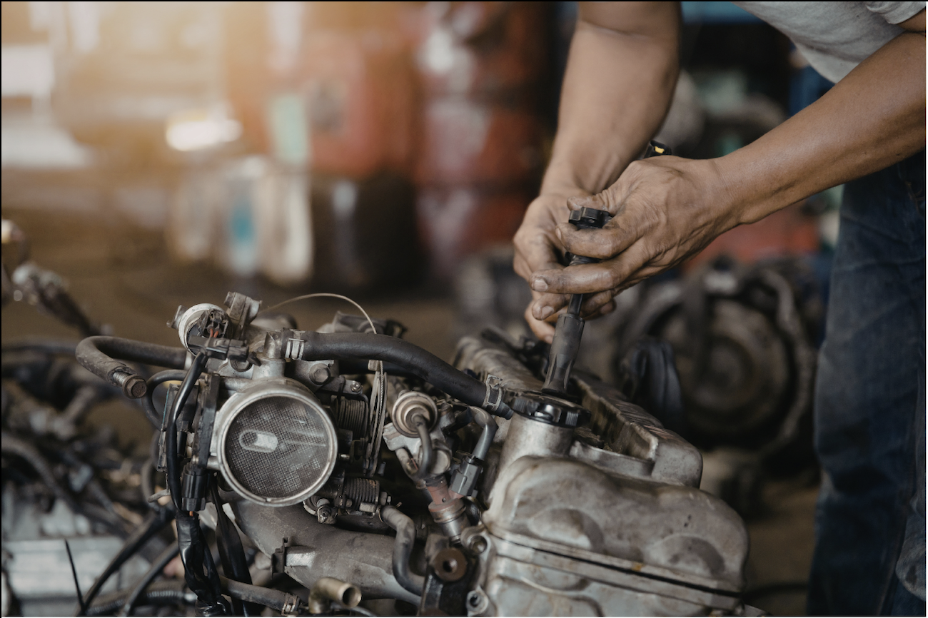 Engine repair at El Paisa Auto Mechanic